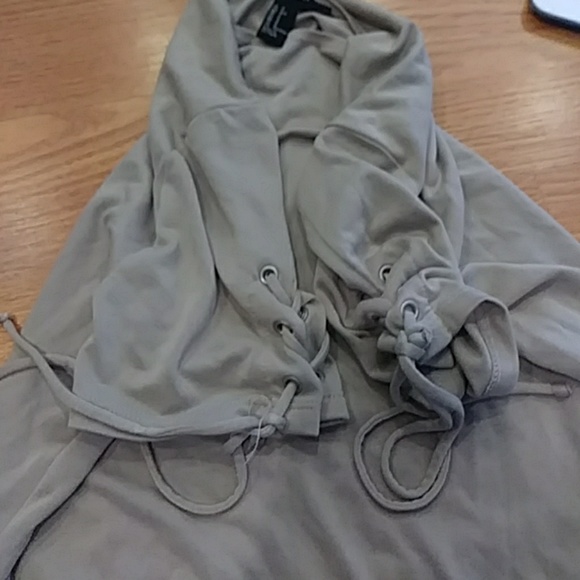 Forever 21 tan small criss cross side - Picture 1 of 2